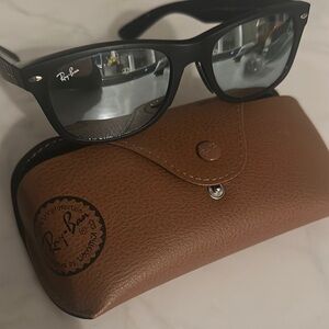 Ray-Ban Black Sunglasses with Brown Case